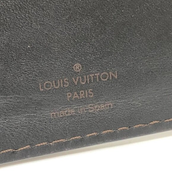 LOUIS VUITTON Utah Compact Wallet (No Coin Compartment) Passport Case - Picture 8 of 16